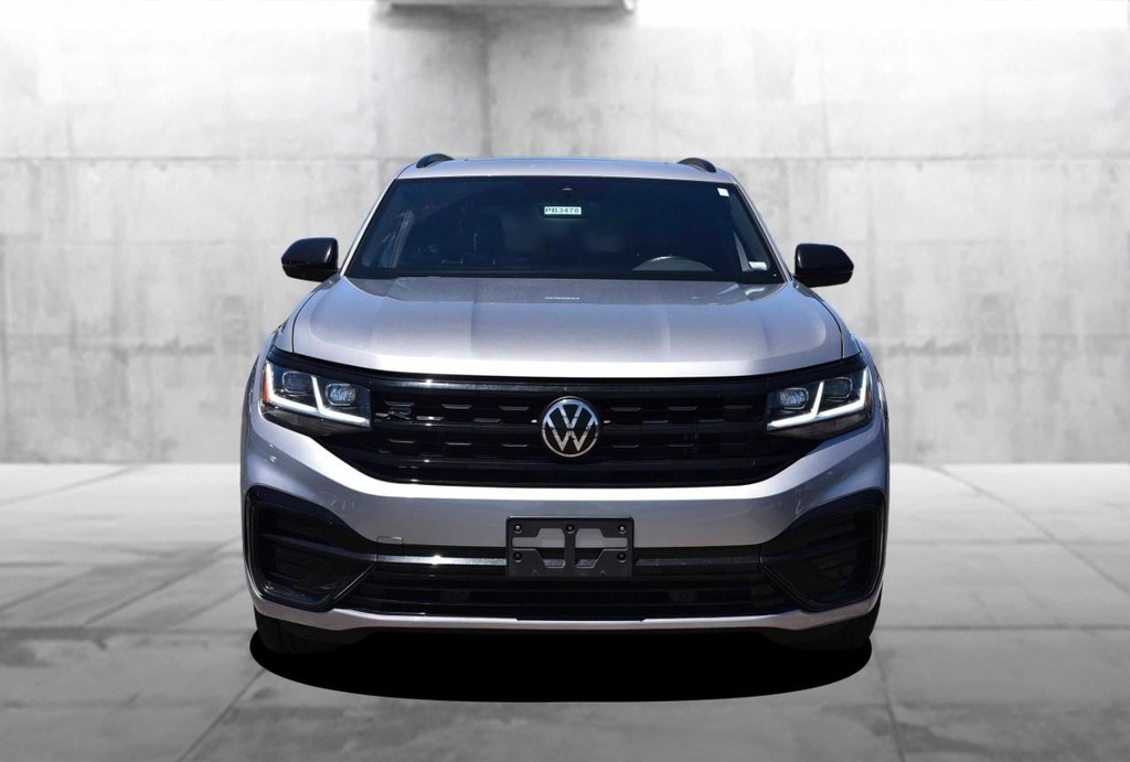 Volkswagen Atlas Cross Sport Vehicle Full-screen Gallery Image 4