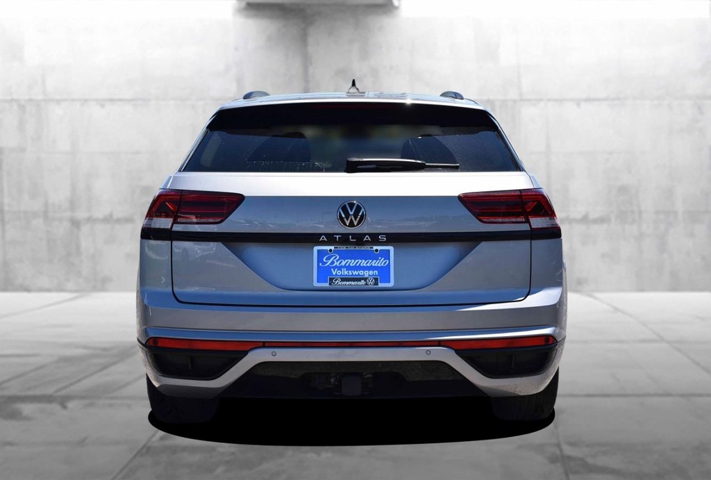 Volkswagen Atlas Cross Sport Vehicle Full-screen Gallery Image 6