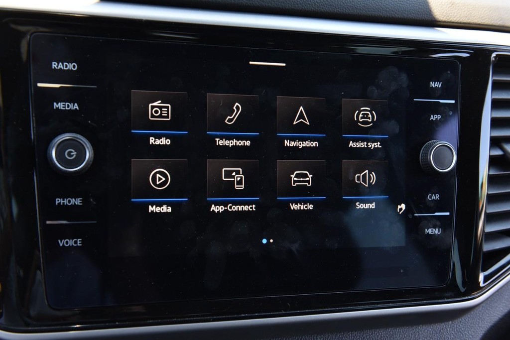 Volkswagen Atlas Cross Sport Vehicle Full-screen Gallery Image 14