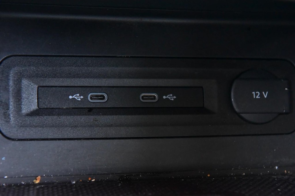 Volkswagen Atlas Cross Sport Vehicle Full-screen Gallery Image 16
