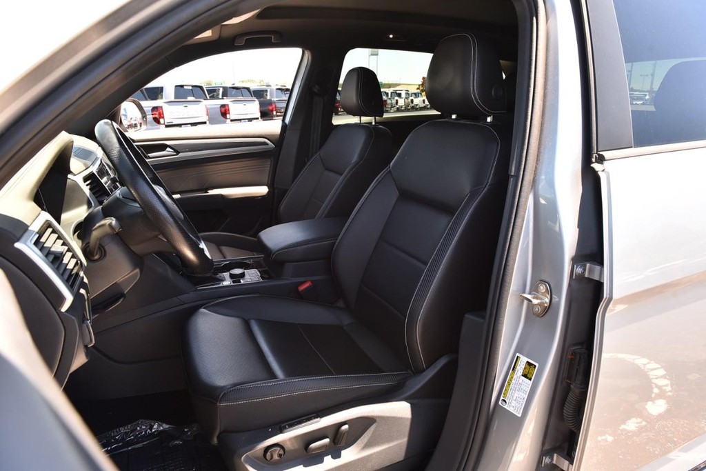 Volkswagen Atlas Cross Sport Vehicle Full-screen Gallery Image 19