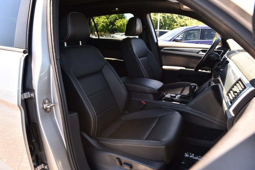 Volkswagen Atlas Cross Sport Vehicle Full-screen Gallery Image 20