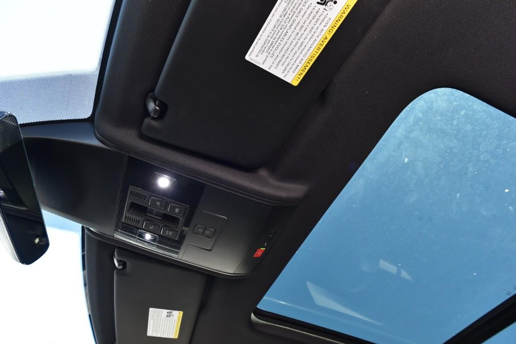 Volkswagen Atlas Cross Sport Vehicle Full-screen Gallery Image 21