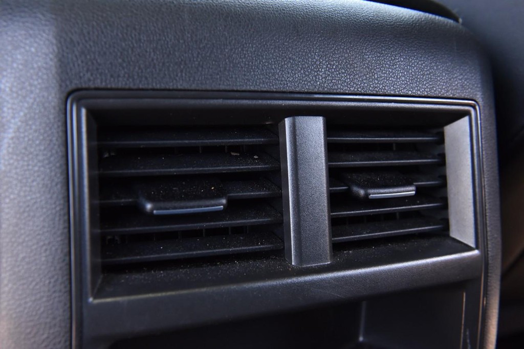 Volkswagen Atlas Cross Sport Vehicle Full-screen Gallery Image 23