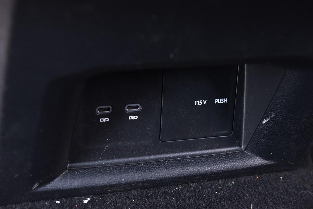 Volkswagen Atlas Cross Sport Vehicle Full-screen Gallery Image 24