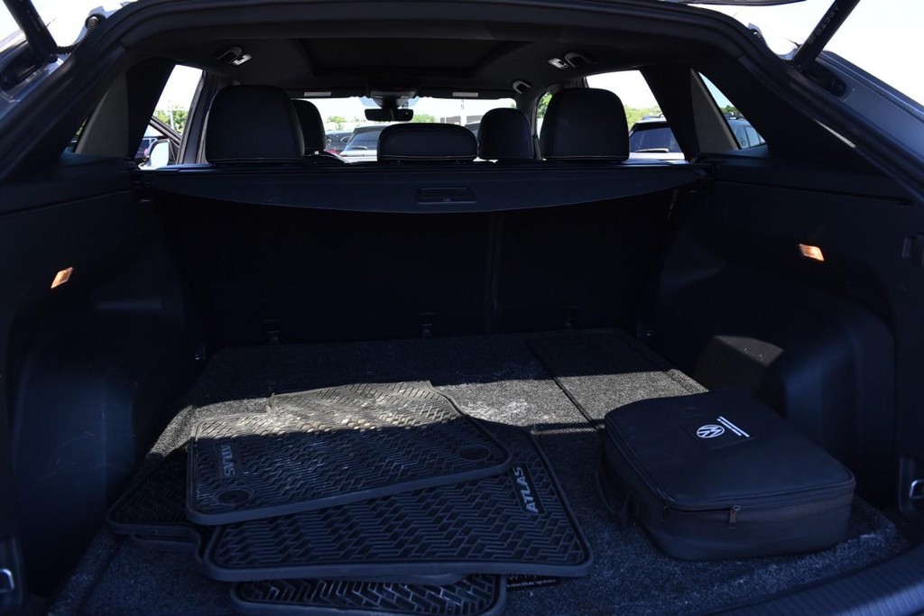 Volkswagen Atlas Cross Sport Vehicle Full-screen Gallery Image 25