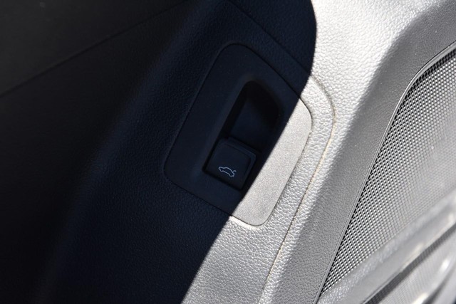 Volkswagen Atlas Cross Sport Vehicle Image 09