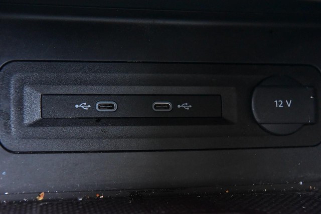 Volkswagen Atlas Cross Sport Vehicle Image 16