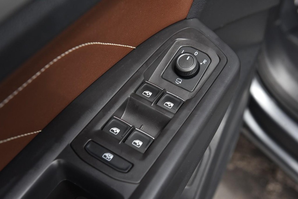 Volkswagen Atlas Vehicle Full-screen Gallery Image 8