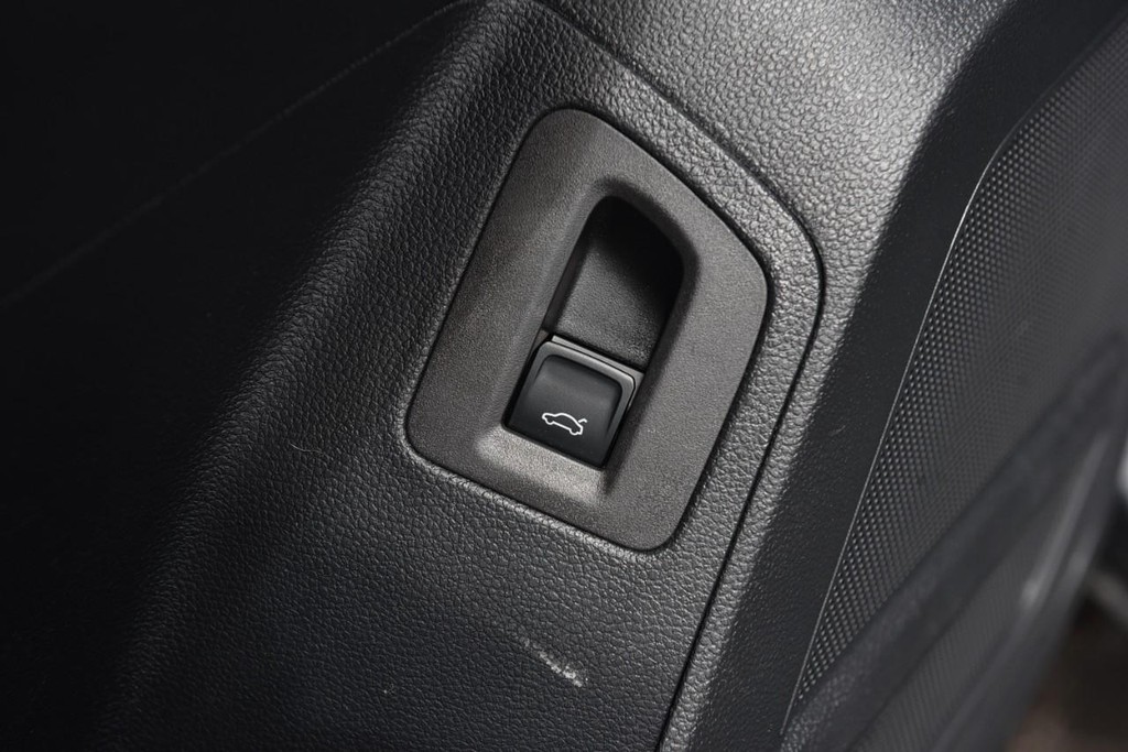 Volkswagen Atlas Vehicle Full-screen Gallery Image 9