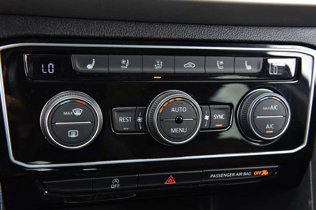 Volkswagen Atlas Vehicle Full-screen Gallery Image 15