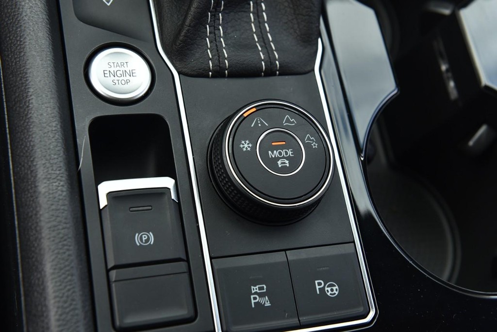 Volkswagen Atlas Vehicle Full-screen Gallery Image 17