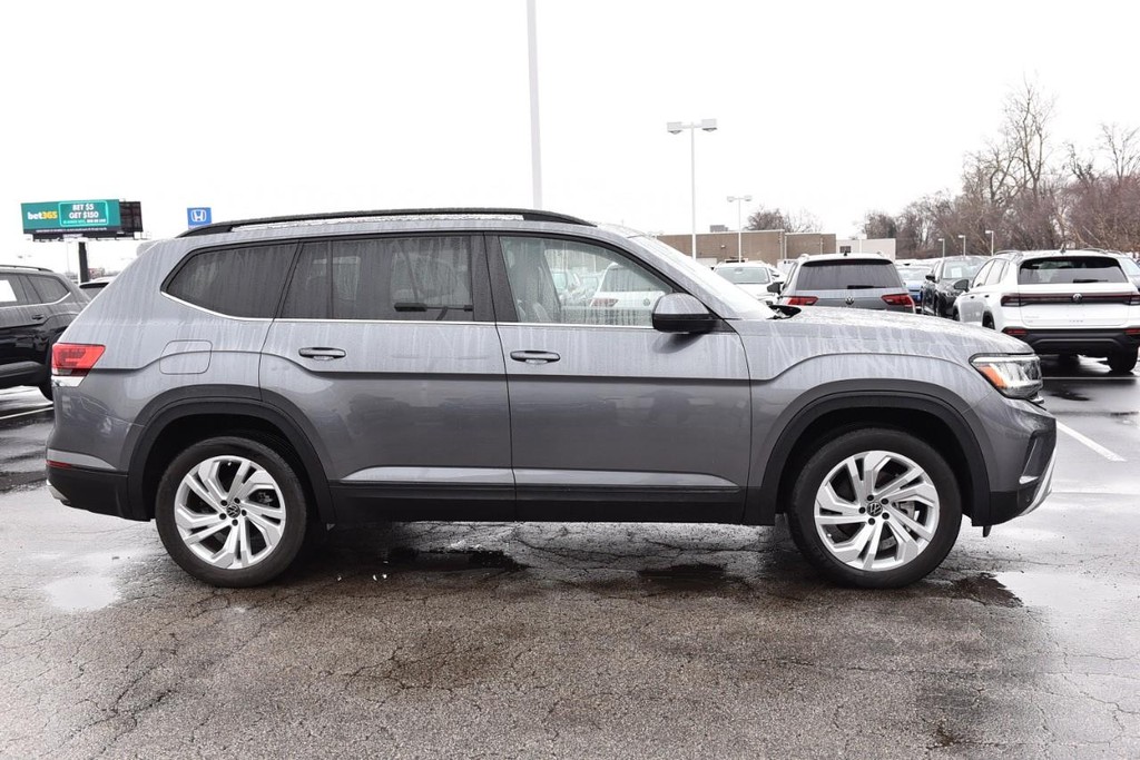 Volkswagen Atlas Vehicle Full-screen Gallery Image 5