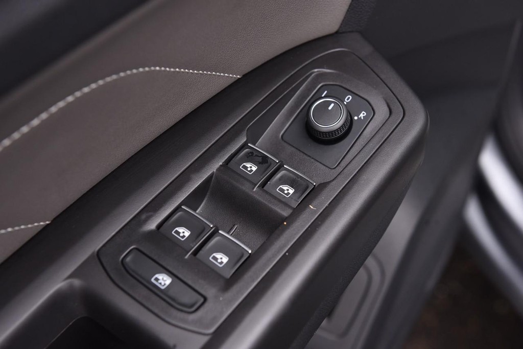 Volkswagen Atlas Vehicle Full-screen Gallery Image 8