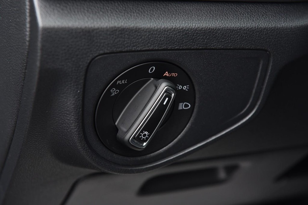 Volkswagen Atlas Vehicle Full-screen Gallery Image 11