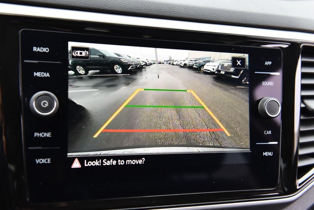 Volkswagen Atlas Vehicle Full-screen Gallery Image 13