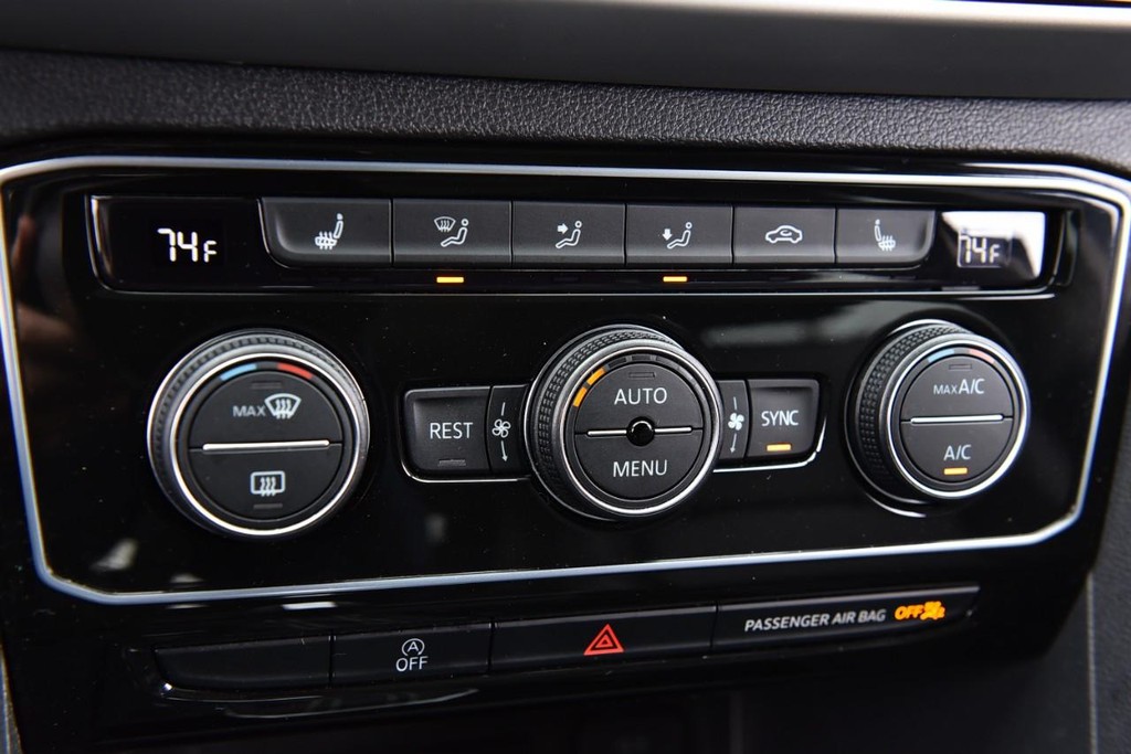 Volkswagen Atlas Vehicle Full-screen Gallery Image 15