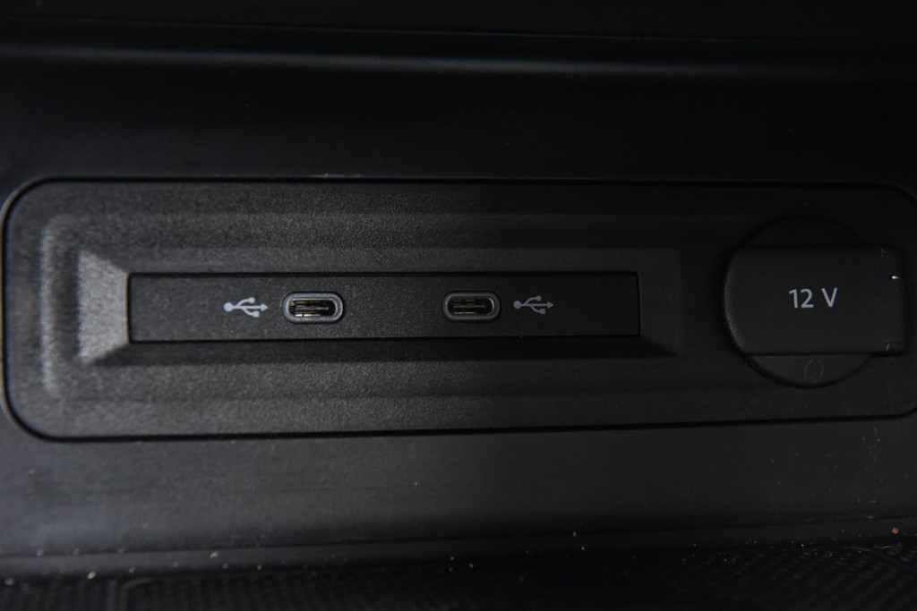 Volkswagen Atlas Vehicle Full-screen Gallery Image 16