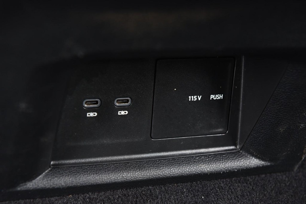 Volkswagen Atlas Vehicle Full-screen Gallery Image 24