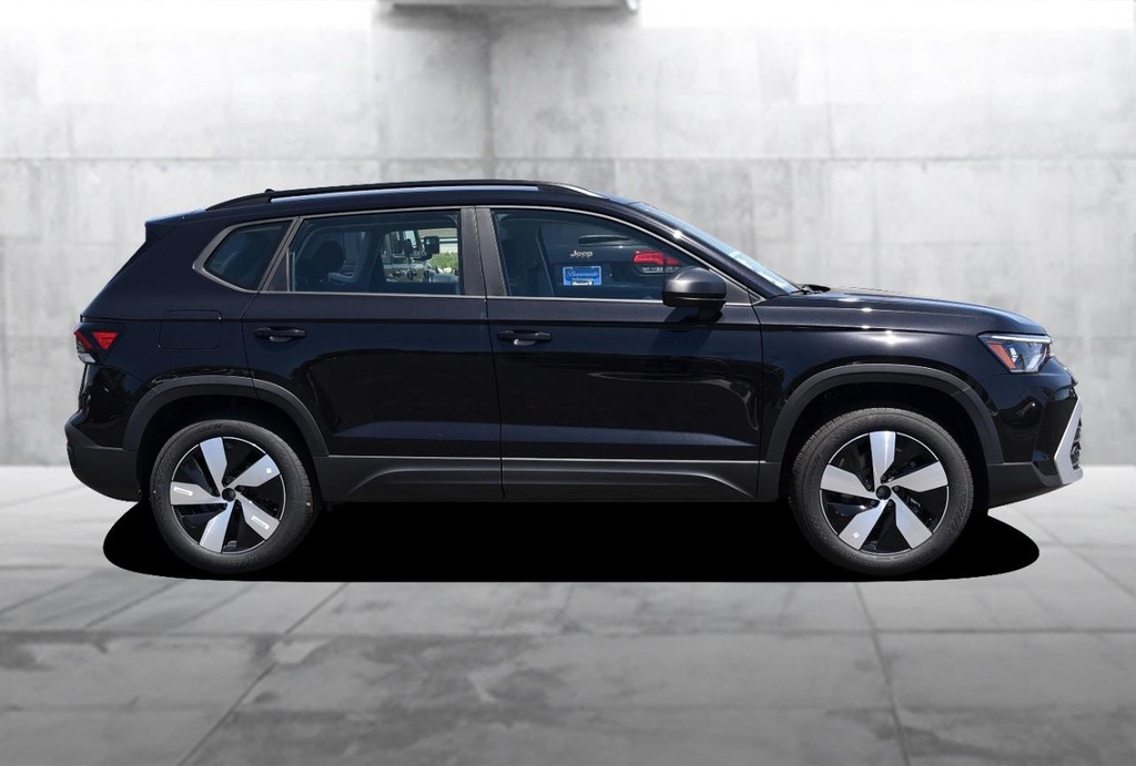 Volkswagen Taos Vehicle Full-screen Gallery Image 5