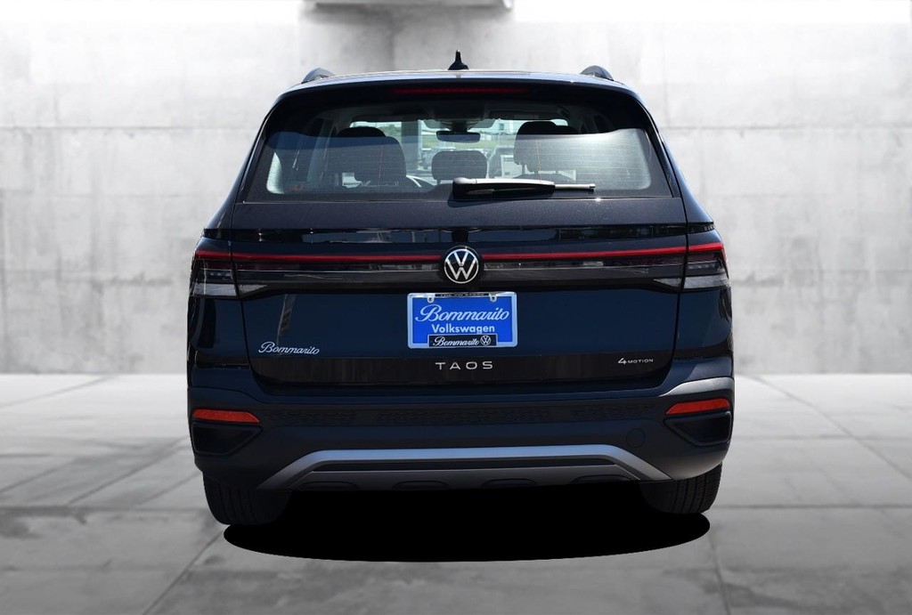 Volkswagen Taos Vehicle Full-screen Gallery Image 6