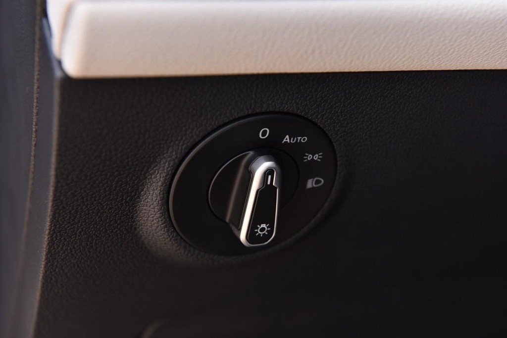 Volkswagen Taos Vehicle Full-screen Gallery Image 10