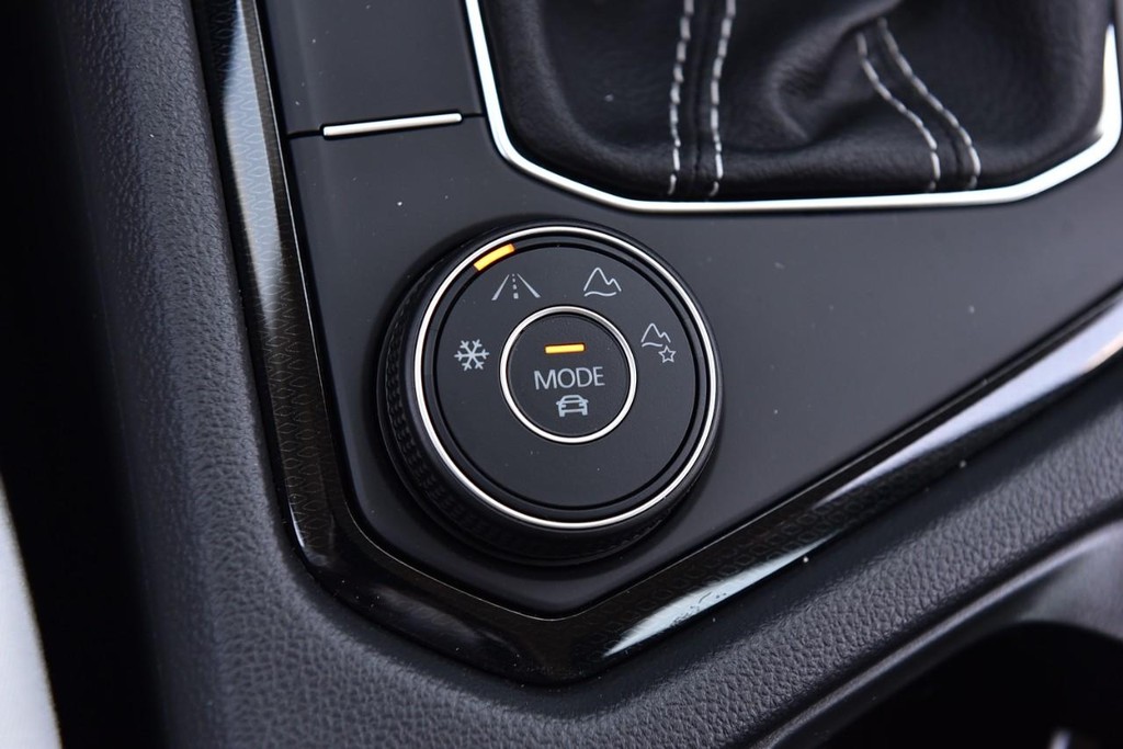Volkswagen Taos Vehicle Full-screen Gallery Image 17