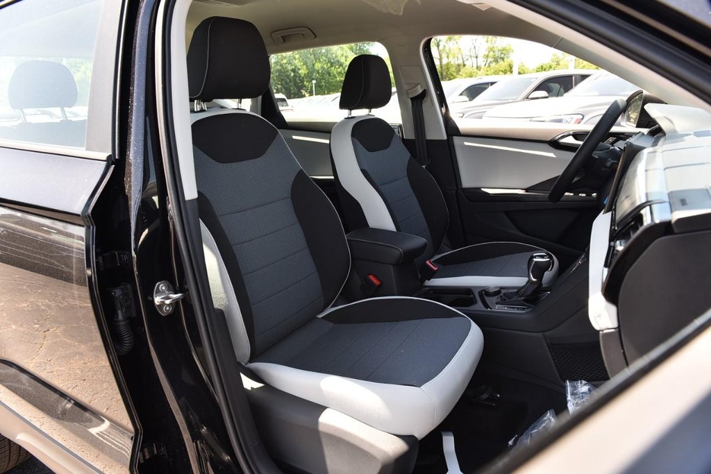 Volkswagen Taos Vehicle Full-screen Gallery Image 20