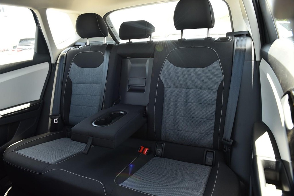 Volkswagen Taos Vehicle Full-screen Gallery Image 21