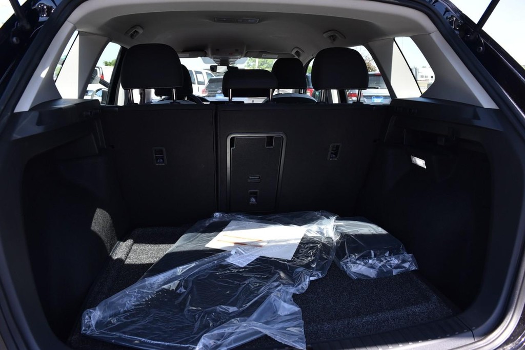 Volkswagen Taos Vehicle Full-screen Gallery Image 22