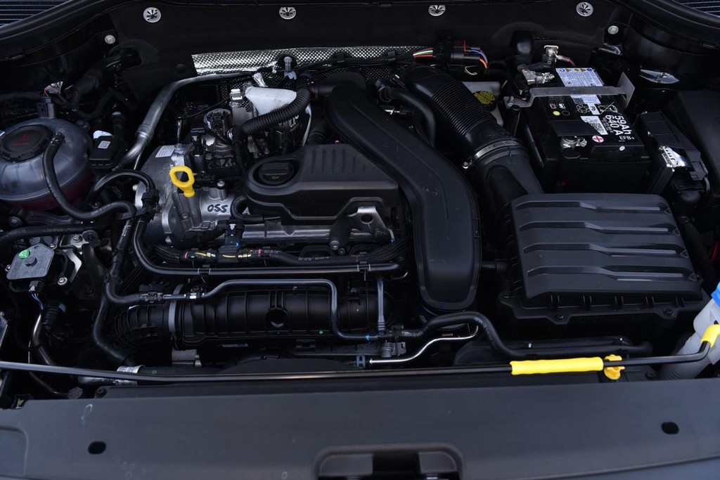 Volkswagen Taos Vehicle Full-screen Gallery Image 23