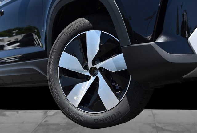 Volkswagen Taos Vehicle Image 03