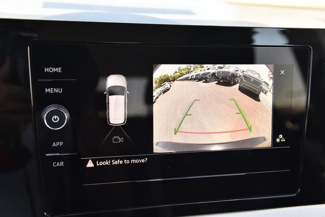 Volkswagen Taos Vehicle Image 12