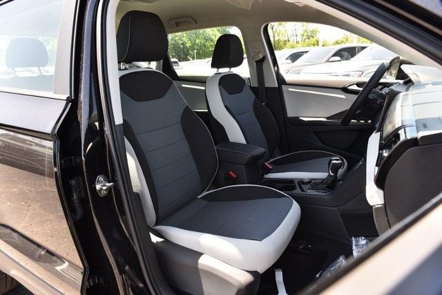 Volkswagen Taos Vehicle Image 20