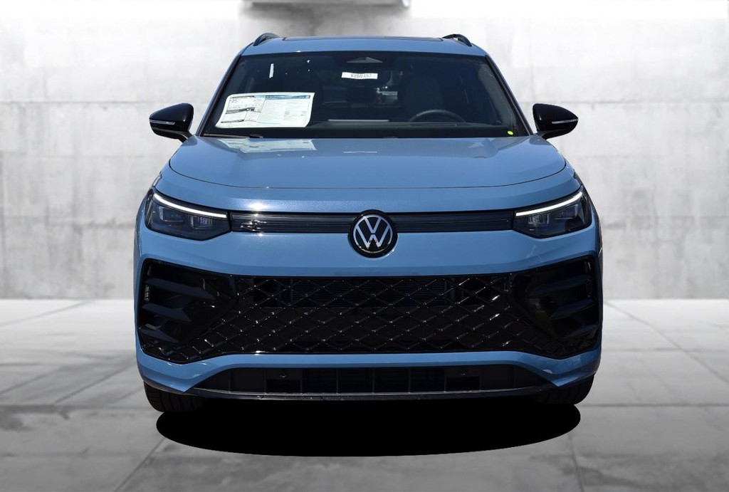 Volkswagen Tiguan Vehicle Full-screen Gallery Image 4