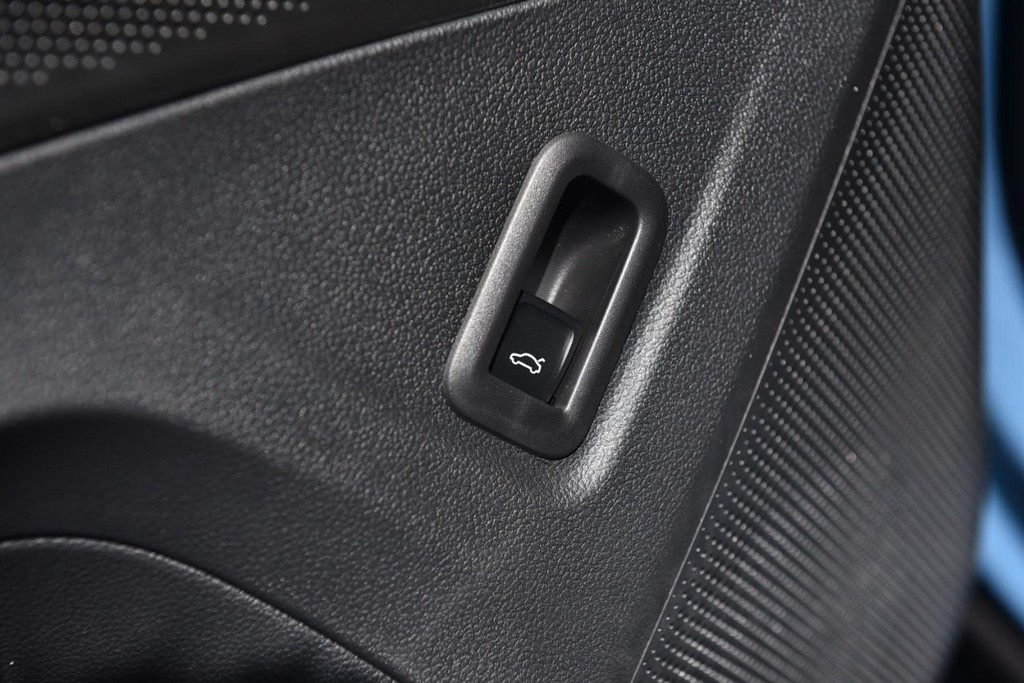 Volkswagen Tiguan Vehicle Full-screen Gallery Image 9