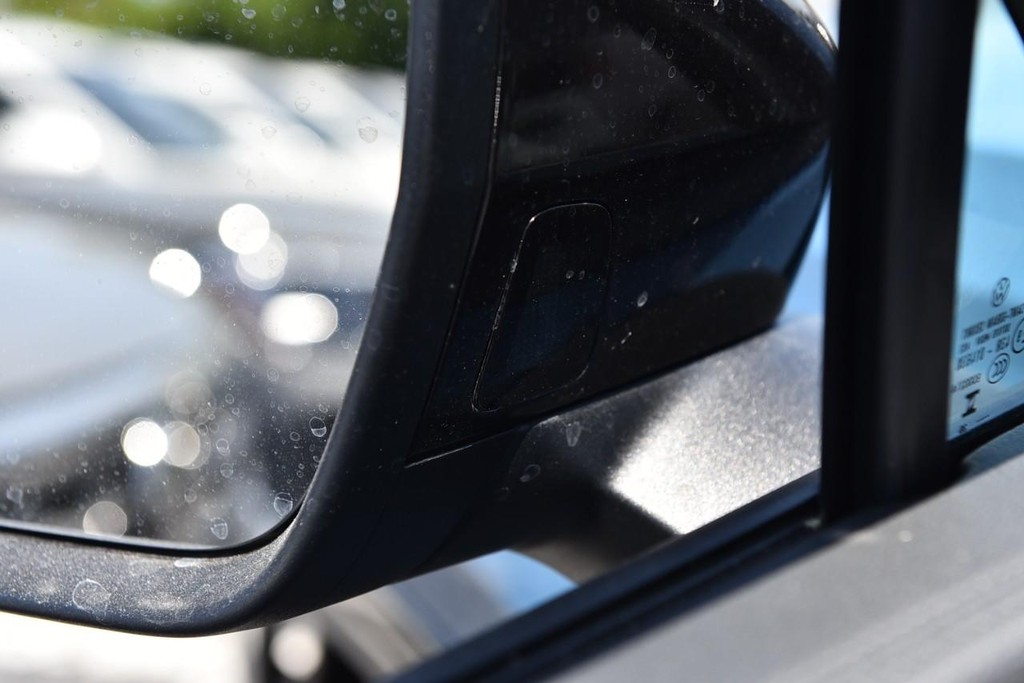 Volkswagen Tiguan Vehicle Full-screen Gallery Image 10