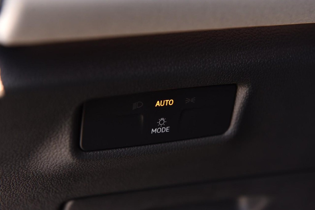 Volkswagen Tiguan Vehicle Full-screen Gallery Image 11