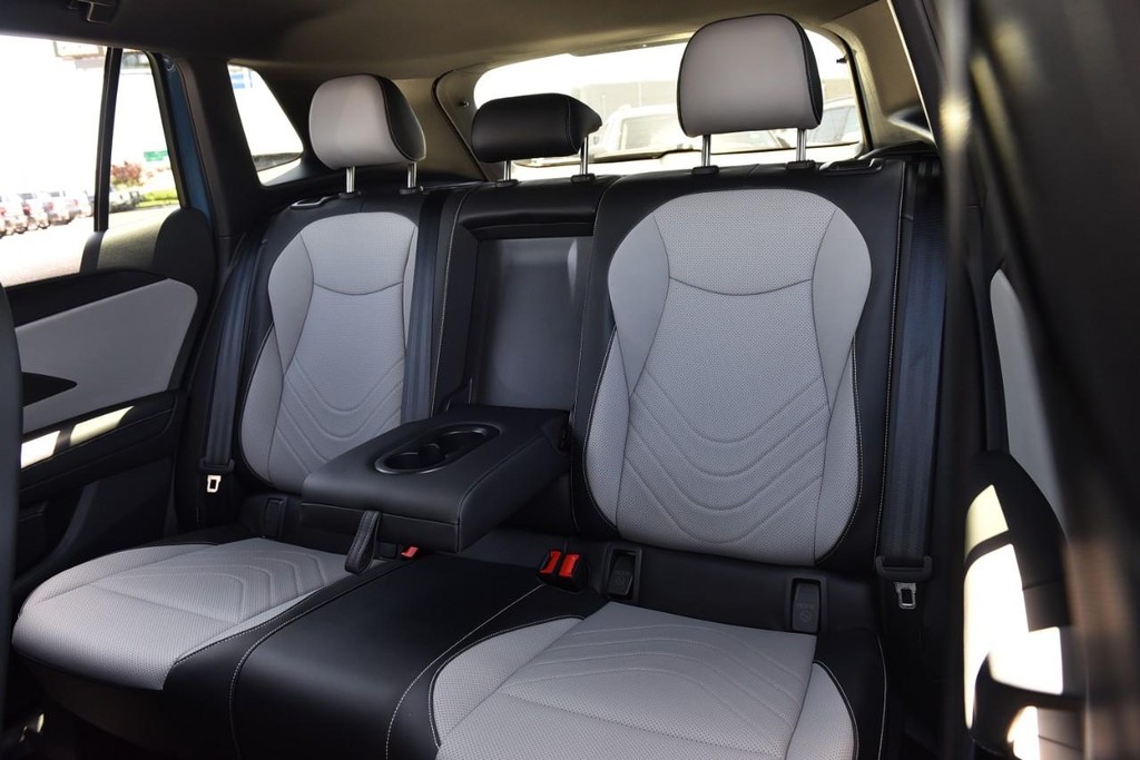 Volkswagen Tiguan Vehicle Full-screen Gallery Image 22