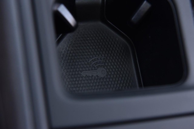 Volkswagen Tiguan Vehicle Image 16