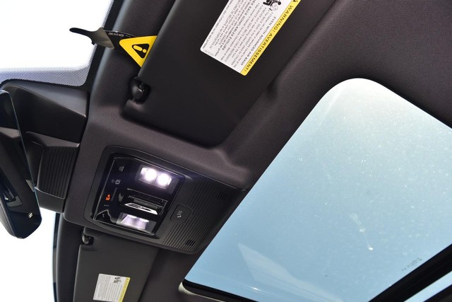 Volkswagen Tiguan Vehicle Image 21