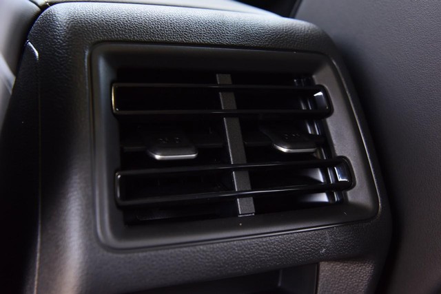 Volkswagen Tiguan Vehicle Image 23