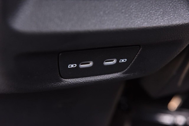 Volkswagen Tiguan Vehicle Image 24
