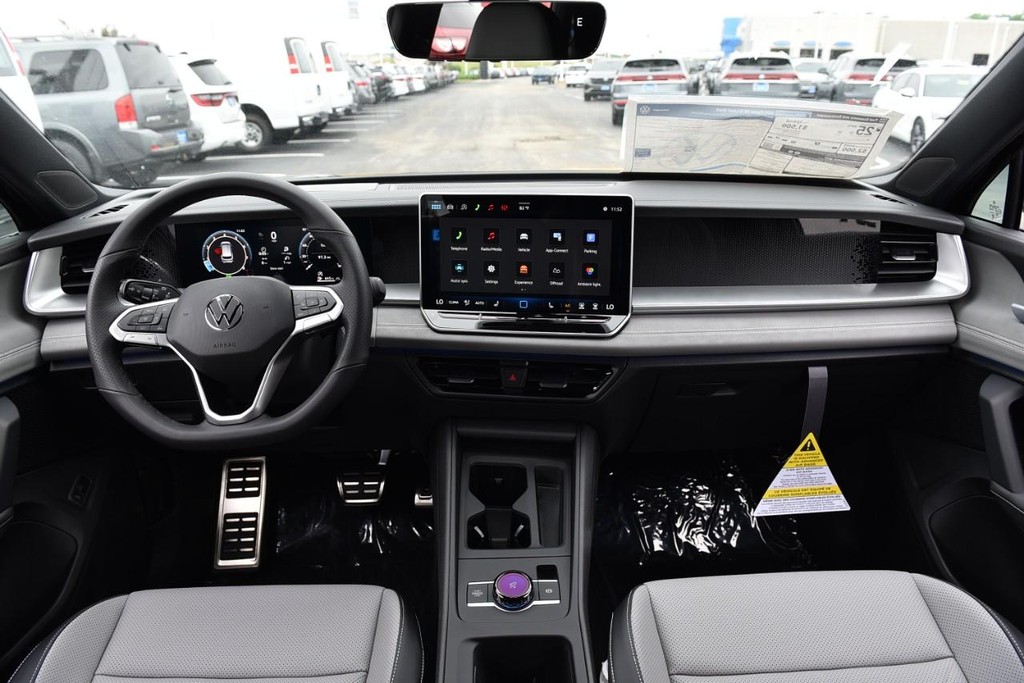 Volkswagen Tiguan Vehicle Full-screen Gallery Image 7