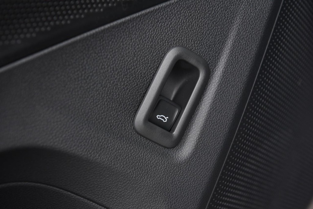 Volkswagen Tiguan Vehicle Full-screen Gallery Image 9
