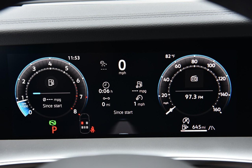 Volkswagen Tiguan Vehicle Full-screen Gallery Image 12