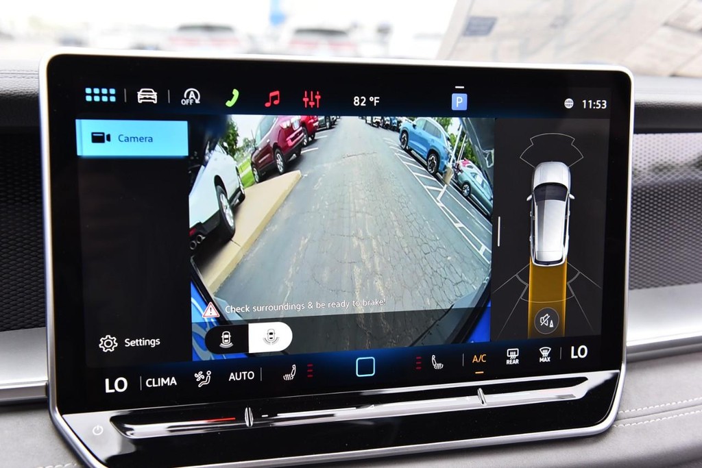 Volkswagen Tiguan Vehicle Full-screen Gallery Image 14