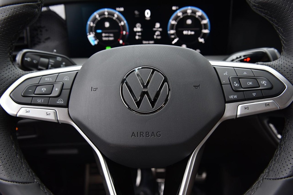 Volkswagen Tiguan Vehicle Full-screen Gallery Image 18
