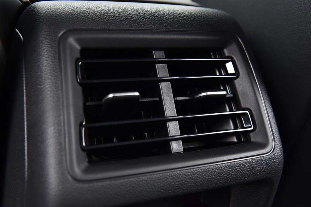 Volkswagen Tiguan Vehicle Full-screen Gallery Image 23