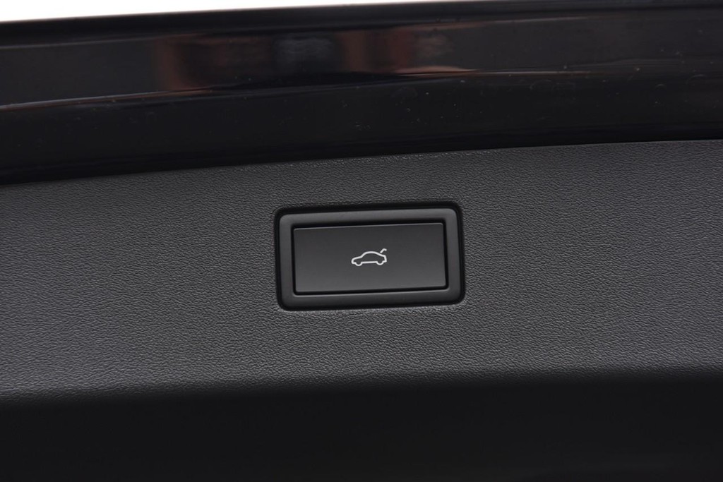 Volkswagen Tiguan Vehicle Full-screen Gallery Image 26